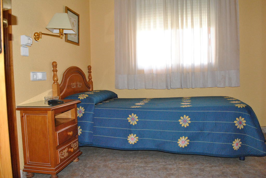 Hostal Rey Teodomiro Orihuela Phòng bức ảnh
